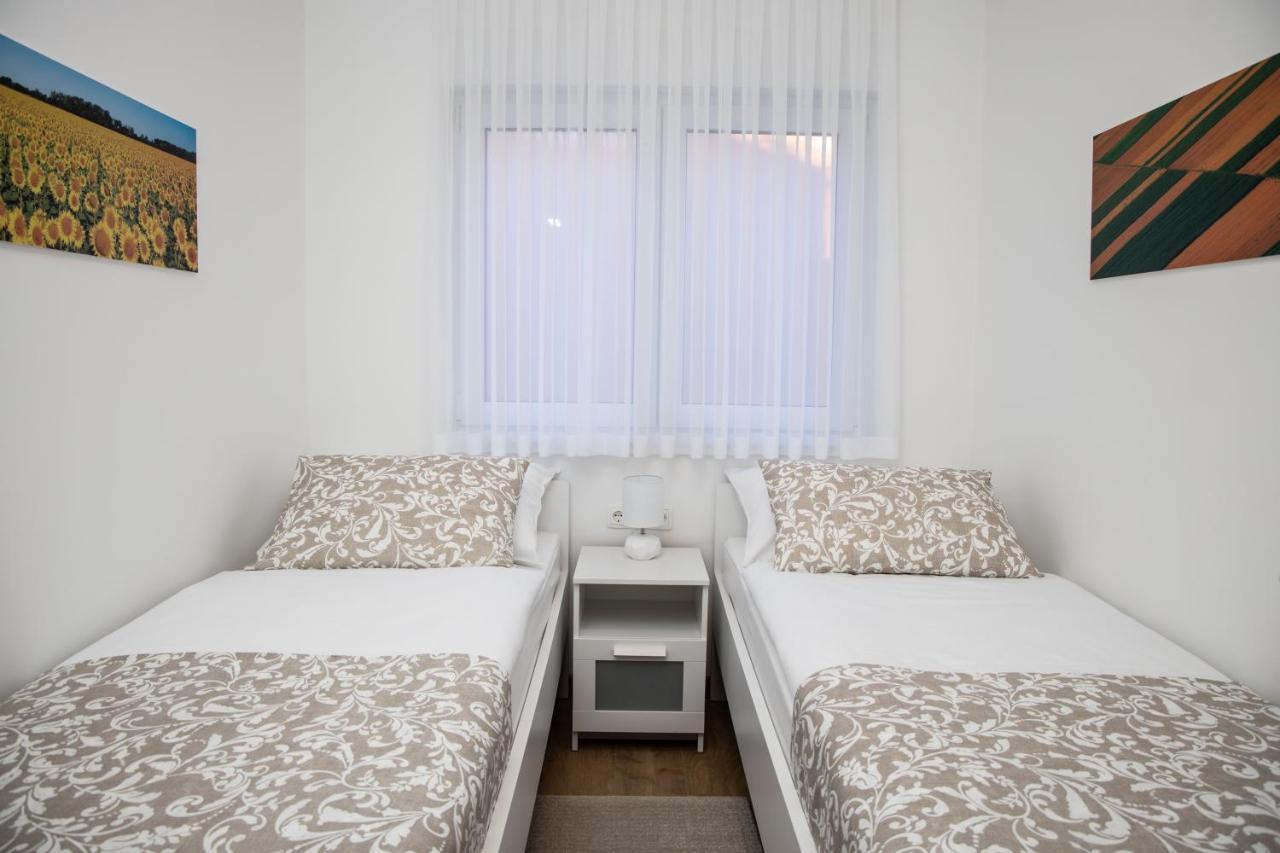 Apartmani Orion - Kasiopeja Vinkovci Extérieur photo